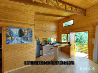 Descubre el refugio de tus sueños. Esta casa de madera de Forandes combina diseño, ecología y el máximo confort. Disfruta de espacios cálidos, excelente aislamiento térmico y un ambiente que respira tranquilidad. El lugar perfecto para vivir en armonía con la naturaleza sin renunciar a las comodidades modernas.
 ¡Haz de tu hogar tu lugar de descanso!
Gracias a nuestros clientes en Villeta! 
www.forandes.com
3135026932 - 3133334213
Bogotá, Colombia